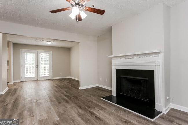 Building Photo - 3650 Emerald Point