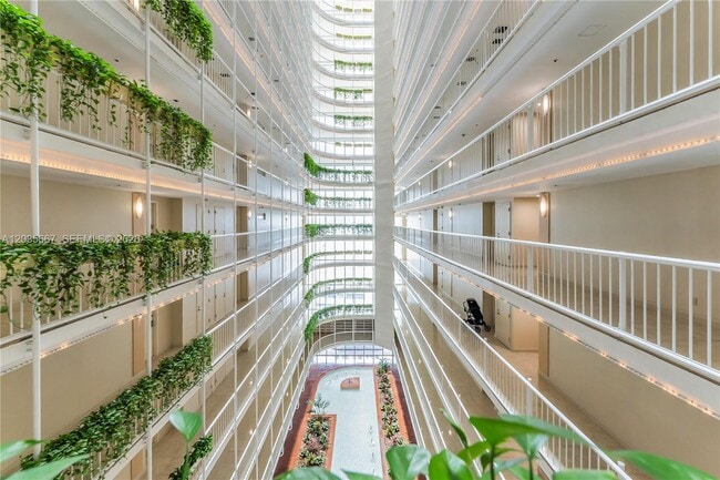 Building Photo - 1717 N Bayshore Dr