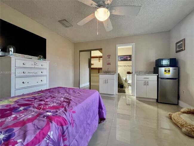 Foto del edificio - 264 NW 61st Ave