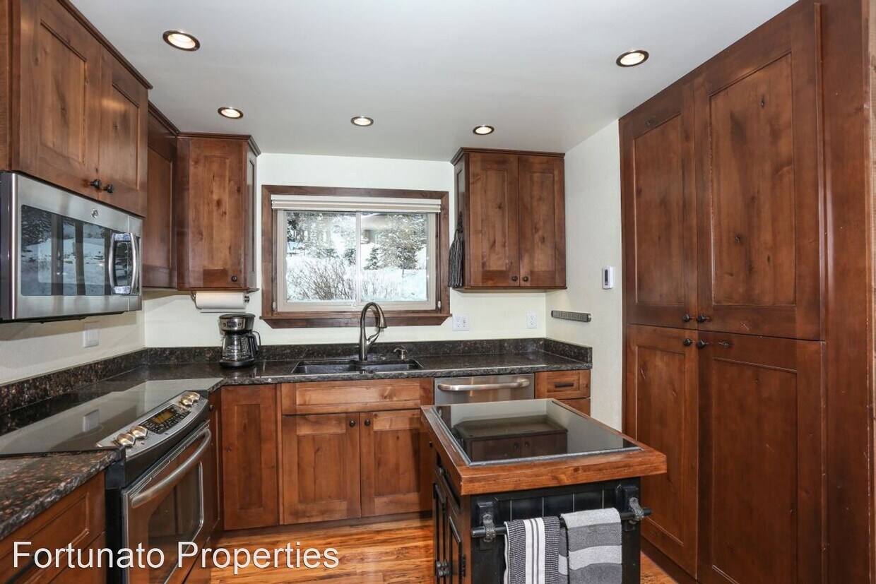Primary Photo - 3 br, 2 bath House - 1250 Baldy Rd
