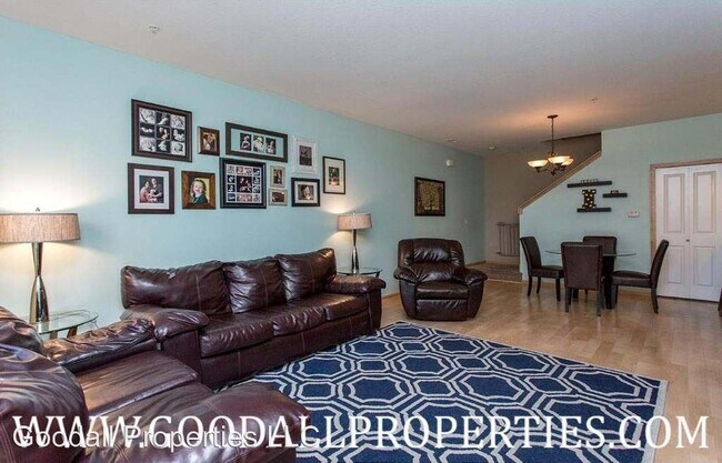 Building Photo - 3 br, 2.5 bath House - 556 Villa Court