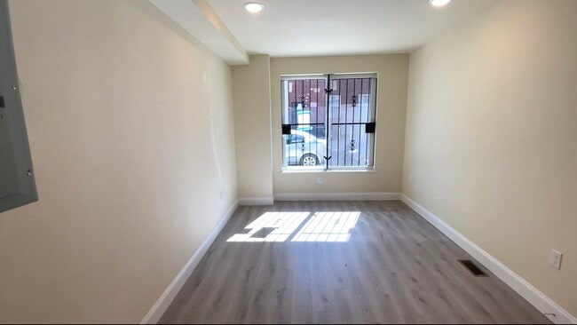 1st flr Living Room - 1616 N Sydenham St