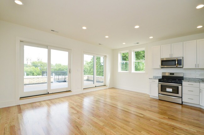 Building Photo - 2235 N Clybourn Ave