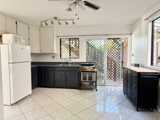 Building Photo - 317 Auhana Rd