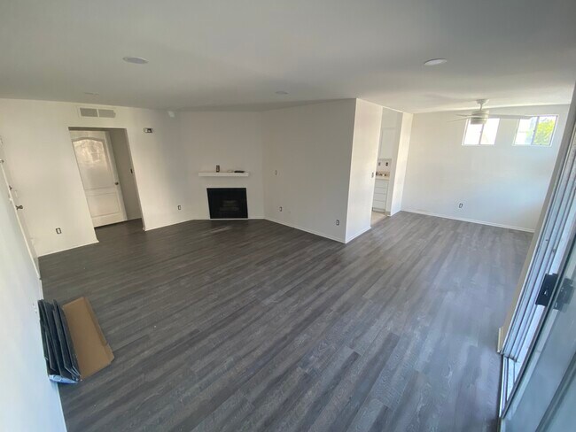 Building Photo - 1457 Armacost Ave