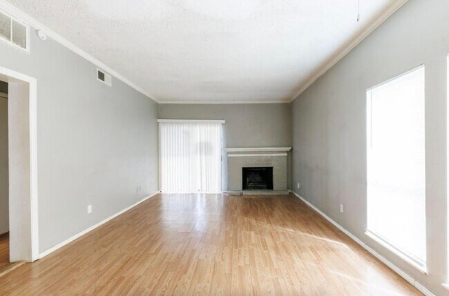 Building Photo - 7405 Avenue X