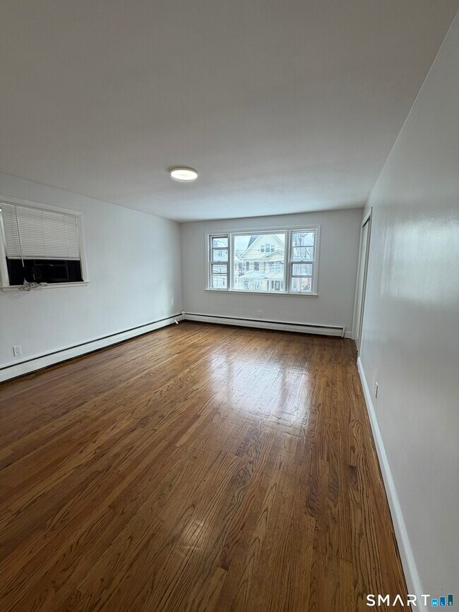 Building Photo - 582 Capitol Ave