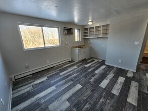 Building Photo - 1845 Cliffview Rd