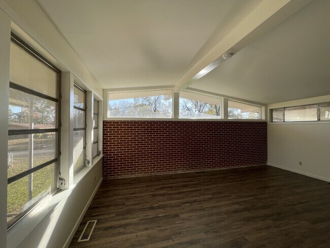 Foto del edificio - 2704 Charlotte St