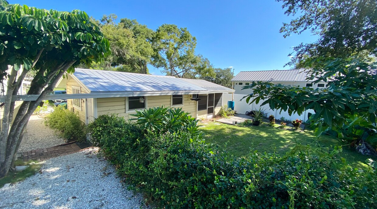 Foto principal - 1032 7th St W