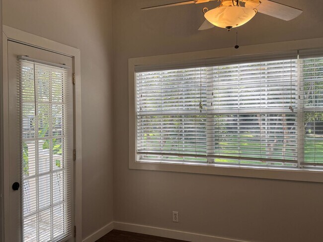 Foto del edificio - Charming 2 Bedroom Home for Lease in Denha...
