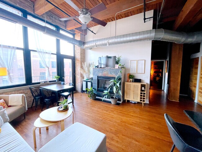 Foto del edificio - 1500 W Monroe St