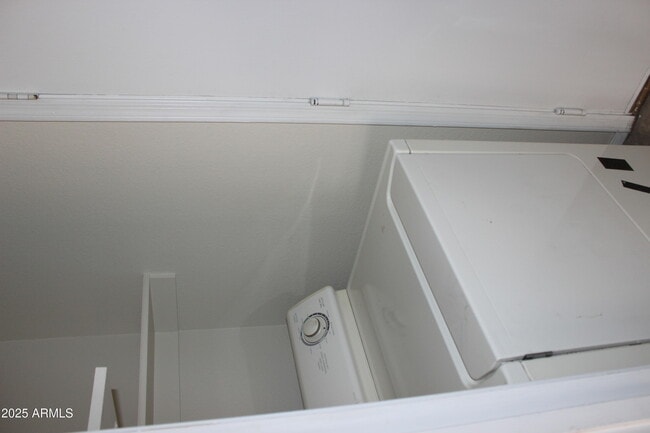 Building Photo - 1364 S Wagon Wheel Ct