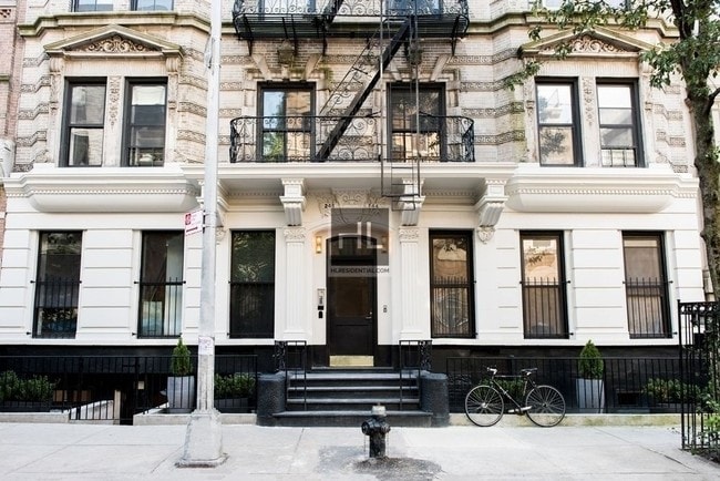 Building Photo - East 7th Street
