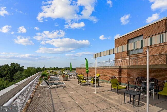 Foto del edificio - 4301 Massachusetts Ave NW