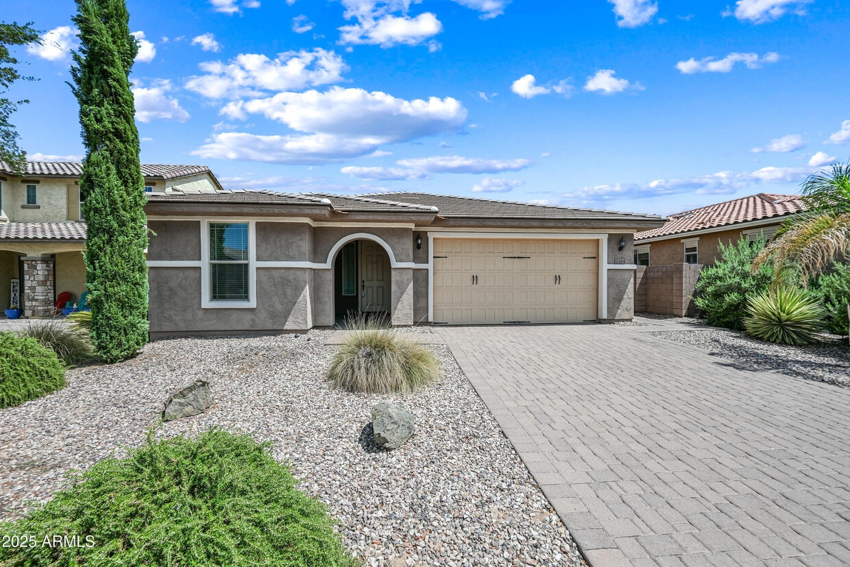 Primary Photo - 2414 E Hazeltine Way