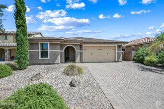 Building Photo - 2414 E Hazeltine Way
