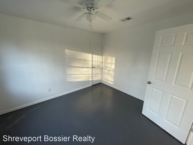 Building Photo - 3 br, 1.5 bath House - 7022 Amie St
