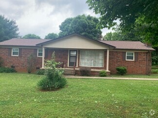 Building Photo - 306 Woodland Dr