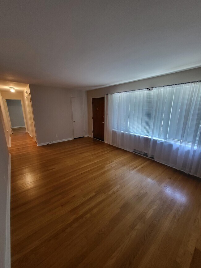 Foto del edificio - 1015 Lindsay Ln
