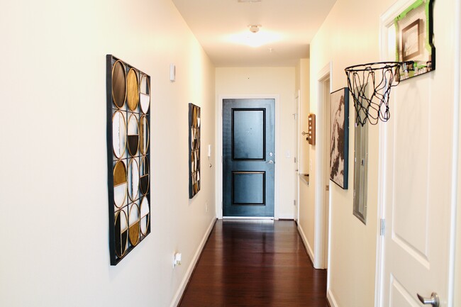 Building Photo - 201 N Elm St