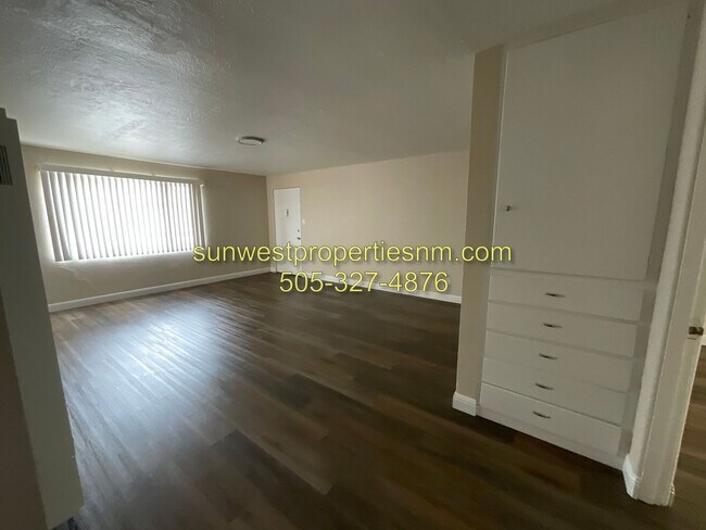 Foto del edificio - 2 Bed 1 Bath, Recently Updated