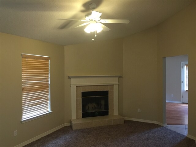 Foto del edificio - 2474 Creekfront Drive
