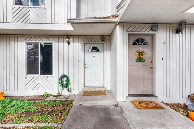 Foto del edificio - 1289 N 400 E