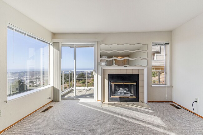 Foto del edificio - 443 Green Ridge Dr