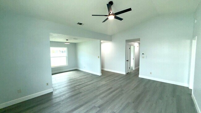 Foto del edificio - 5390 Warrior Ln