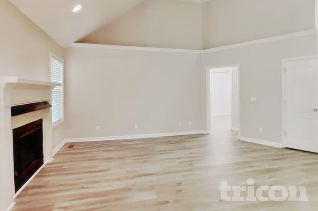 Building Photo - 1800 University Dr