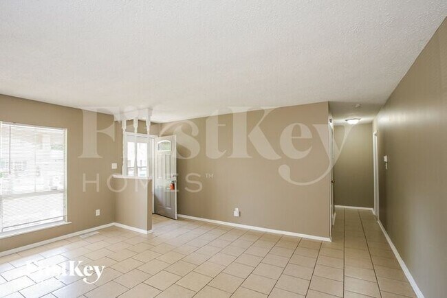 Building Photo - 4044 Steinmetz Dr