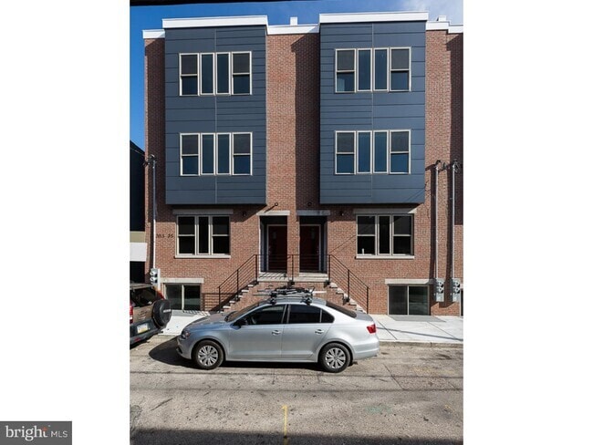 Building Photo - 2015 S Hutchinson St