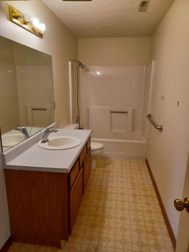 Building Photo - 4130 S 58th St