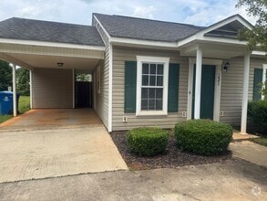 Building Photo - 131 Karlie Ct