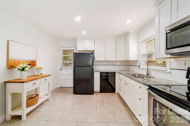 Foto del edificio - 943 Dudley Dr