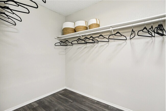 Foto del edificio - 1070 Mearns Meadow Blvd