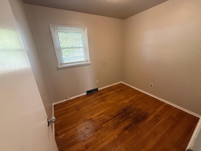 Foto del edificio - Spacious 3-Bed, 2-Bath Home for Rent in St...