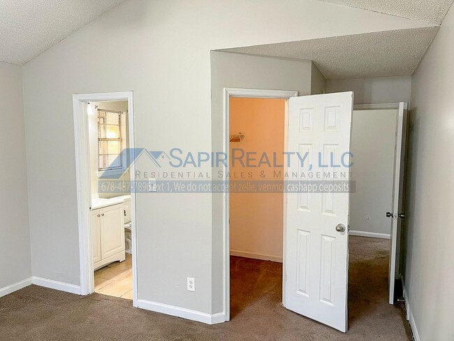 Foto del edificio - Inviting 3-Bedroom Home - Move in by 11/30...