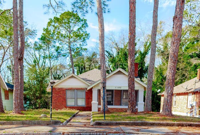 Primary Photo - 1183 Brentwood Ave