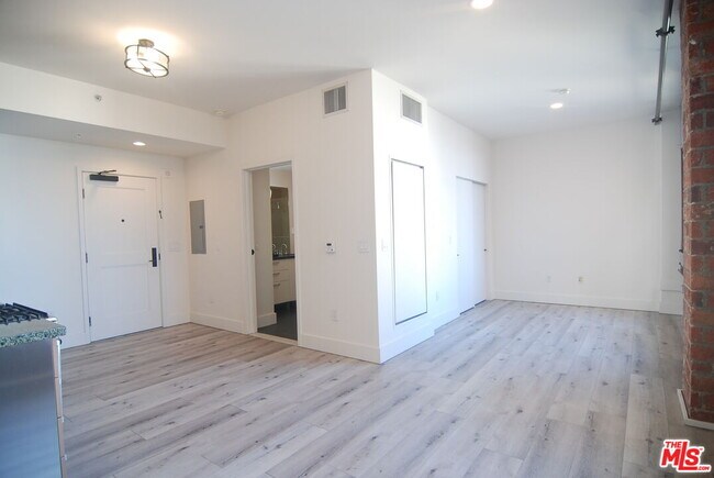 Foto del edificio - 460 S Spring St