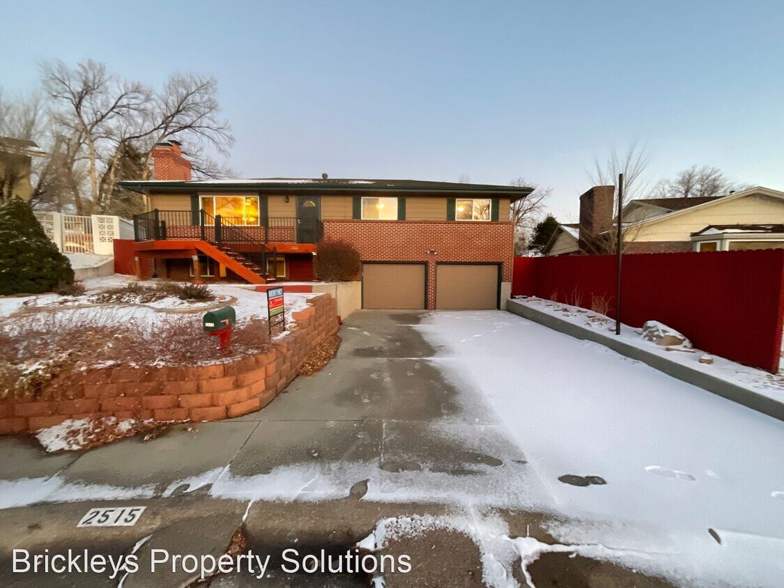 Primary Photo - 3 br, 2.5 bath House - 2515 Centre Cir