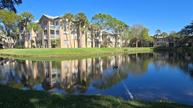 Building Photo - 9899 Westview Dr
