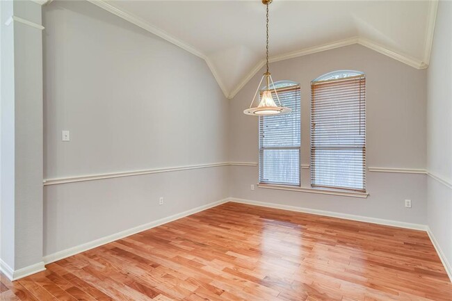 Building Photo - 9009 Lantana Way