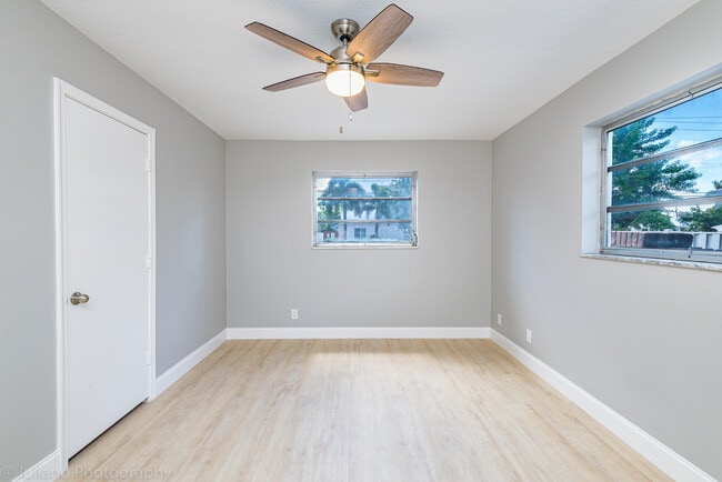 Building Photo - 2209 NE 2nd St