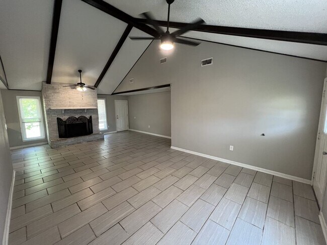 Foto del edificio - Charming 3-Bedroom Home on Quiet Dead-End ...