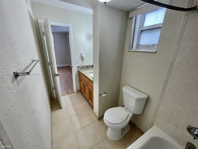 Foto del edificio - 2 br, 2 bath Condo - 8101 Crespi Blvd Apt 204