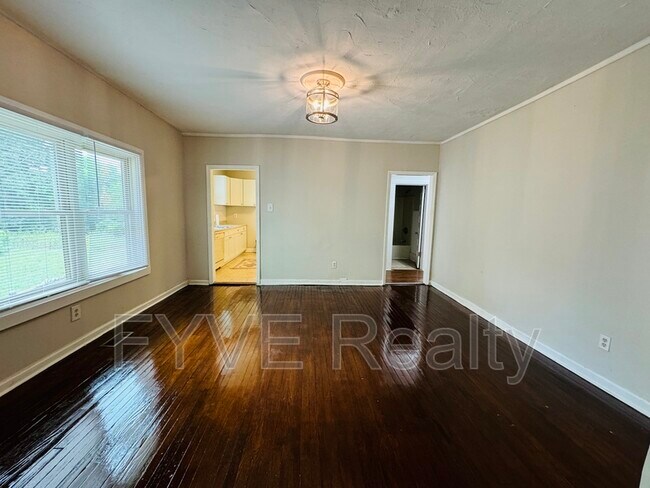 Building Photo - 2745 Tarleton Ave
