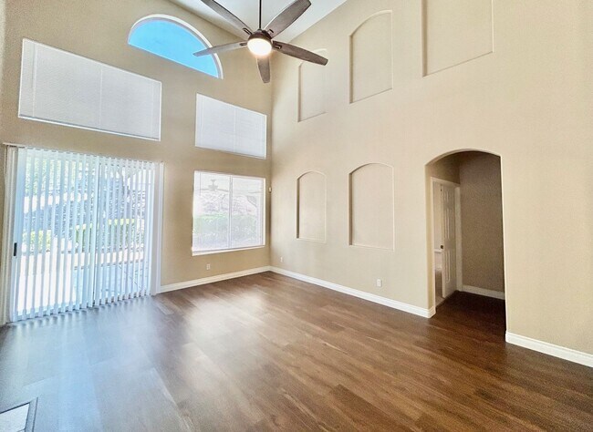 Foto del edificio - BEAUTIFUL 2 STORY HOUSE IN GATED SEVEN HIL...