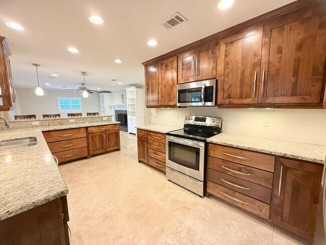 Foto del edificio - 1054 Edgewater Ln